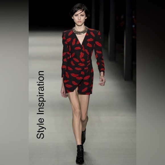 Red lip wrap dress - Picture 5 of 8